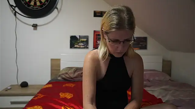 Snapshot of Moistdevil chatting on November 2025 01:50:01 PM Moistdevil online show from November 2025 01:50:01 PM