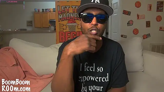 Snapshot of boomboomr00m chatting on March 2025 12:40:02 AM boomboomr00m online show from March 2025 12:40:02 AM