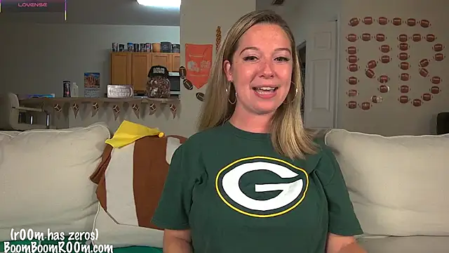 Snapshot of boomboomr00m chatting on September 2025 12:33:01 AM boomboomr00m online show from September 2025 12:33:01 AM