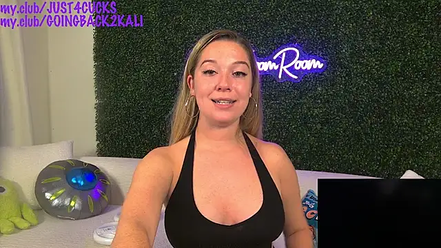 Snapshot of boomboomr00m chatting on September 2025 02:26:01 AM boomboomr00m online show from September 2025 02:26:01 AM