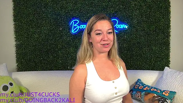 Snapshot of boomboomr00m chatting on September 2025 02:10:01 PM boomboomr00m online show from September 2025 02:10:01 PM