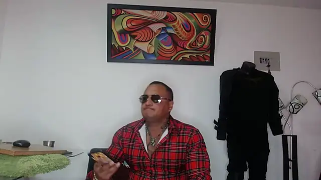 Snapshot of hardrock982 chatting on April 2026 01:35:01 PM hardrock982 online show from April 2026 01:35:01 PM