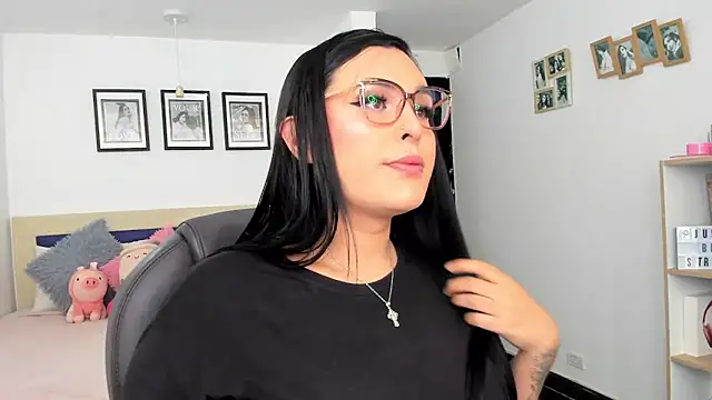 naty pink online show from April 2026 03:35:02 PM