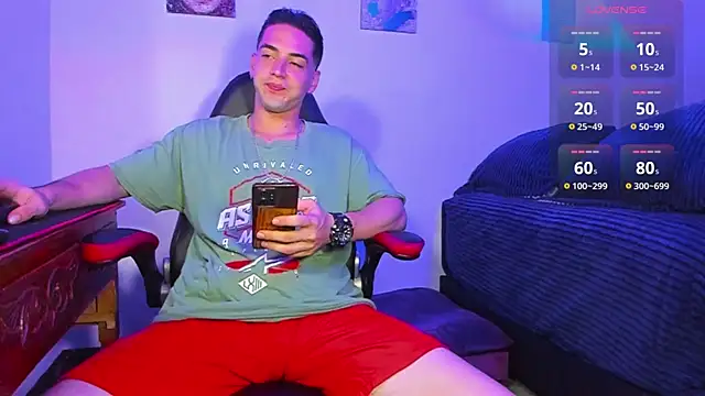 Snapshot of Alex_smith00 chatting on December 2024 11:02:02 PM Alex smith00 online show from December 2024 11:02:02 PM