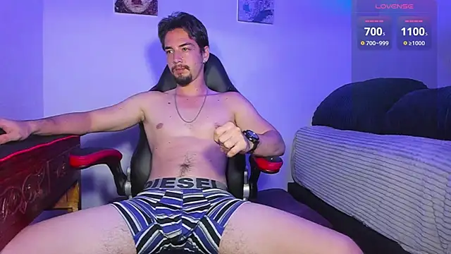 Snapshot of Alex_smith00 chatting on February 2025 05:26:02 AM Alex smith00 online show from February 2025 05:26:02 AM