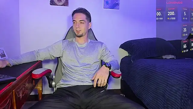 Snapshot of Alex_smith00 chatting on October 2025 10:31:01 PM Alex smith00 online show from October 2025 10:31:01 PM