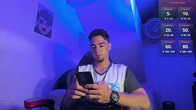 Snapshot of Alex_smith00 chatting on December 2025 05:53:01 PM Alex smith00 online show from December 2025 05:53:01 PM