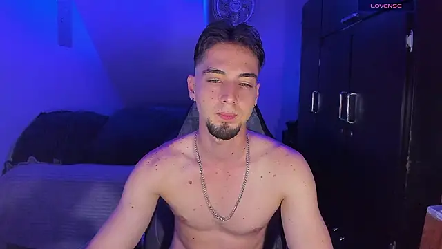 Snapshot of Alex_smith00 chatting on February 2026 10:03:02 PM Alex smith00 online show from February 2026 10:03:02 PM