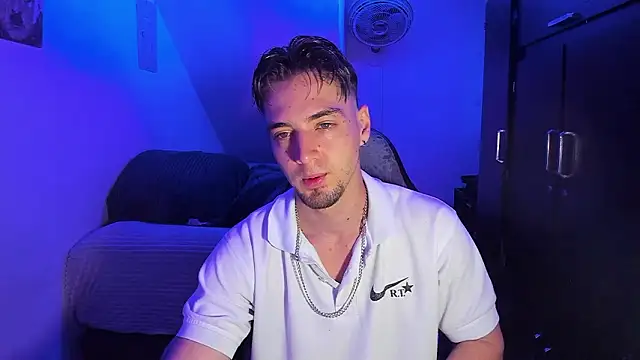 Snapshot of Alex_smith00 chatting on February 2026 06:23:02 PM Alex smith00 online show from February 2026 06:23:02 PM