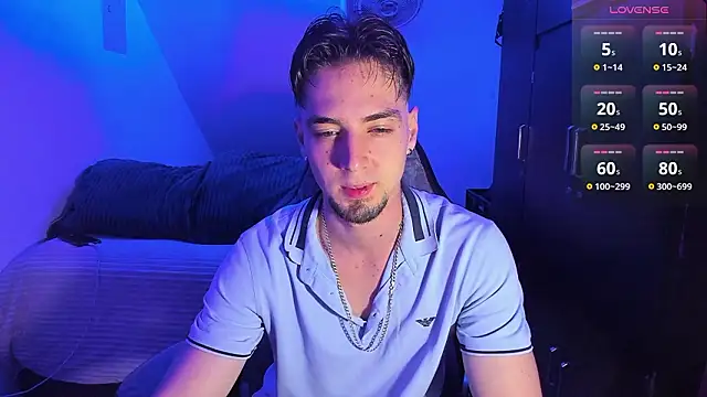 Snapshot of Alex_smith00 chatting on February 2026 12:17:02 AM Alex smith00 online show from February 2026 12:17:02 AM