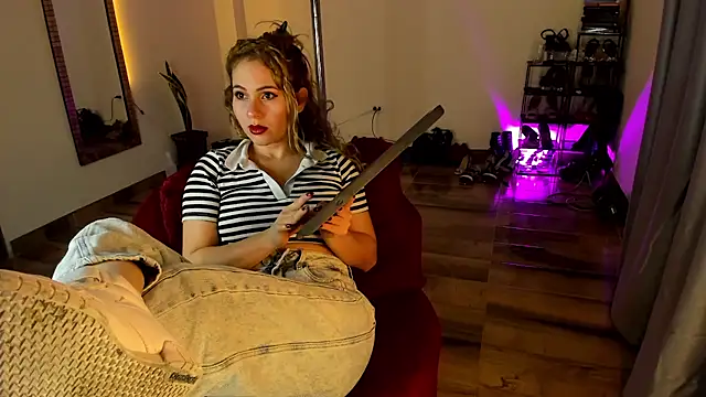 Cristina  Smith online show from July 2026 12:02:02 AM
