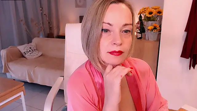 Tilly Eliot online show from December 2025 06:23:01 PM