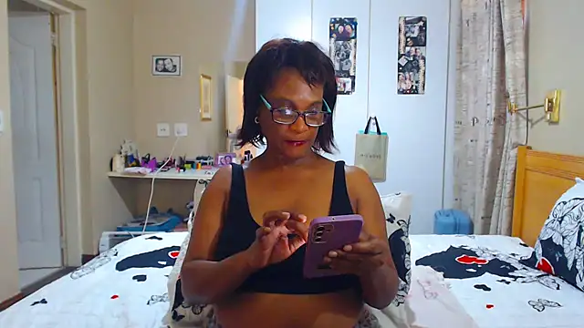 Snapshot of Hotgrannyx chatting on February 2025 06:26:02 AM Hotgrannyx online show from February 2025 06:26:02 AM