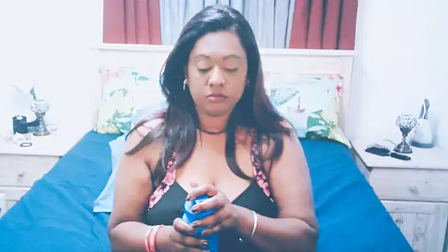 Snapshot of Indianlust69 chatting on November 2025 09:10:01 AM Indianlust69 online show from November 2025 09:10:01 AM