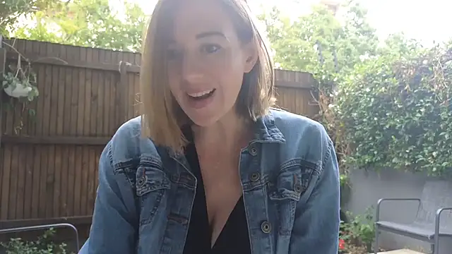 Snapshot of TopsyWilde chatting on December 2024 07:07:01 AM TopsyWilde online show from December 2024 07:07:01 AM