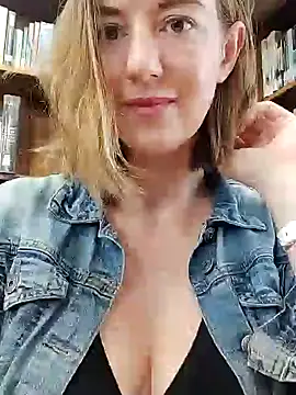 Snapshot of TopsyWilde chatting on January 2025 08:54:02 AM TopsyWilde online show from January 2025 08:54:02 AM