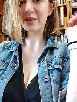 Snapshot of TopsyWilde chatting on February 2025 08:53:02 AM TopsyWilde online show from February 2025 08:53:02 AM