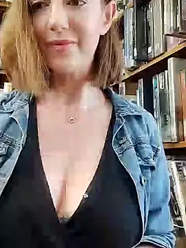 Snapshot of TopsyWilde chatting on February 2025 09:20:02 AM TopsyWilde online show from February 2025 09:20:02 AM