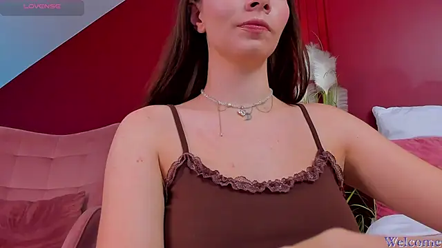 Snapshot of MiaMuse chatting on October 2025 12:14:01 PM MiaMuse online show from October 2025 12:14:01 PM