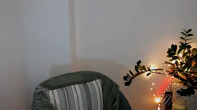 Xentthia online show from February 2025 06:05:01 PM