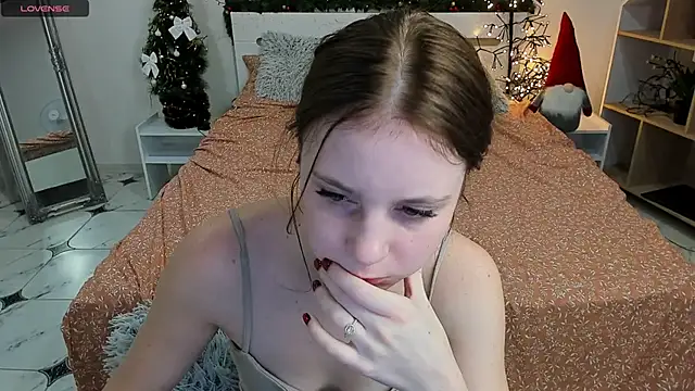 Snapshot of CharmedDoll chatting on December 2024 04:42:01 PM CharmedDoll online show from December 2024 04:42:01 PM