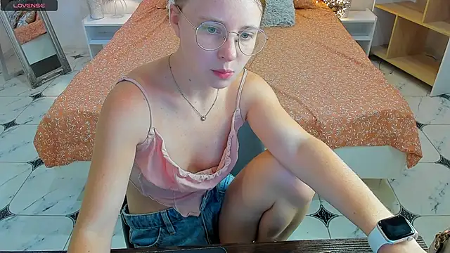 Snapshot of CharmedDoll chatting on September 2025 12:28:02 PM CharmedDoll online show from September 2025 12:28:02 PM