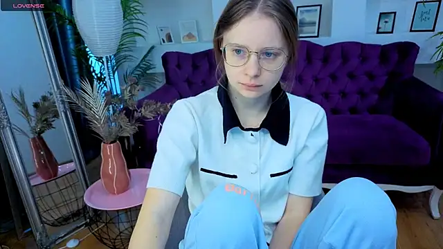 CharmedDoll online show from May 2026 06:33:01 AM