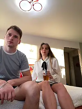 Snapshot of FluffyHat chatting on January 2025 05:41:02 AM FluffyHat online show from January 2025 05:41:02 AM