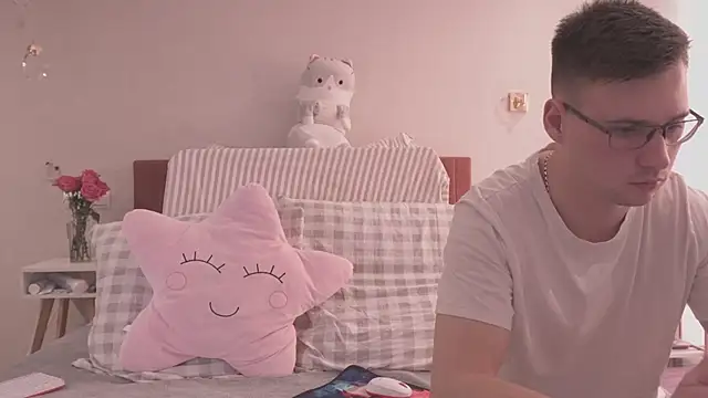 Snapshot of FluffyHat chatting on January 2025 07:36:01 AM FluffyHat online show from January 2025 07:36:01 AM