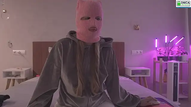 Snapshot of FluffyHat chatting on March 2025 05:20:02 AM FluffyHat online show from March 2025 05:20:02 AM