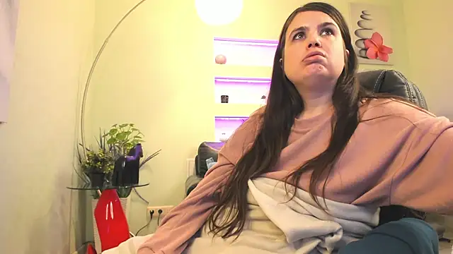 Snapshot of BattyMoll chatting on December 2024 06:21:01 PM BattyMoll online show from December 2024 06:21:01 PM