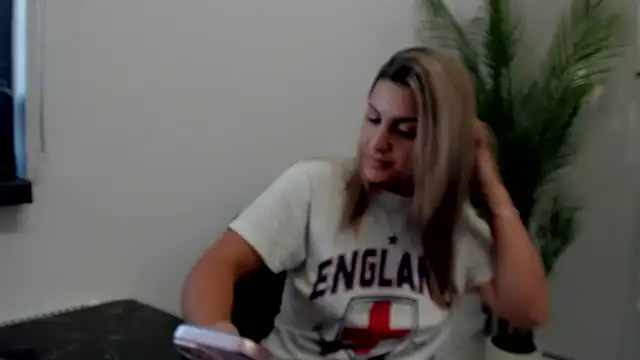NicolePlay online show from May 2026 03:25:01 AM