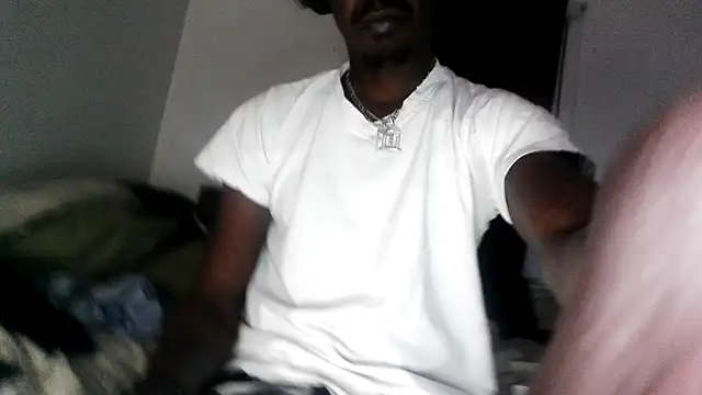 Snapshot of RinsingWood84 chatting on January 2025 07:52:02 AM RinsingWood84 online show from January 2025 07:52:02 AM