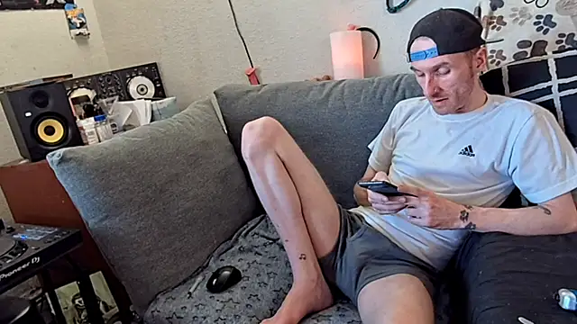 Snapshot of pyrowuff chatting on March 2026 07:29:01 PM pyrowuff online show from March 2026 07:29:01 PM