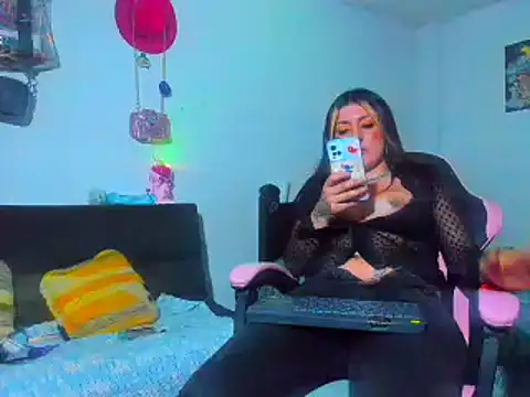 MARIANAWEED online show from February 2026 01:04:02 AM