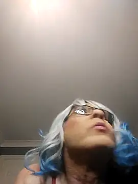 juniperberi29 online show from October 2025 12:01:02 AM