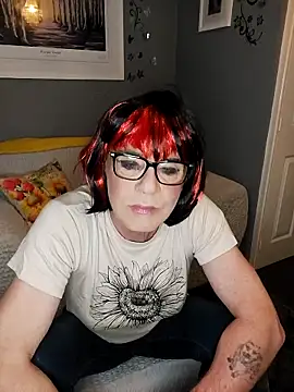 juniperberi29 online show from April 2026 06:23:02 PM