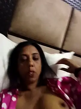 Snapshot of Mahi4luv chatting on October 2025 11:24:01 PM Mahi4luv online show from October 2025 11:24:01 PM