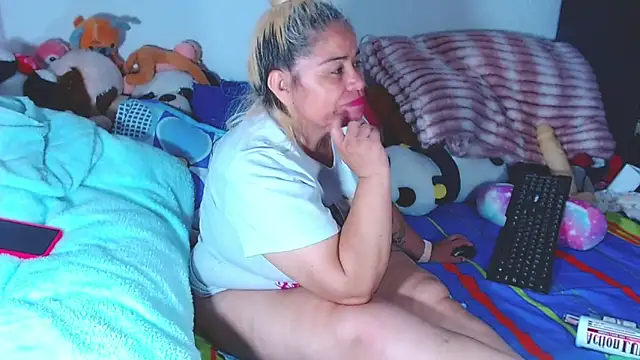 Snapshot of estrellita_fugaz16x chatting on June 2026 03:02:02 AM estrellita fugaz16x online show from June 2026 03:02:02 AM