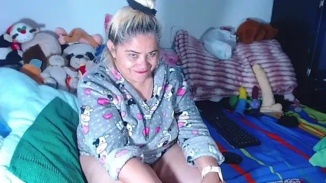 Snapshot of estrellita_fugaz16x chatting on June 2026 04:10:02 AM estrellita fugaz16x online show from June 2026 04:10:02 AM