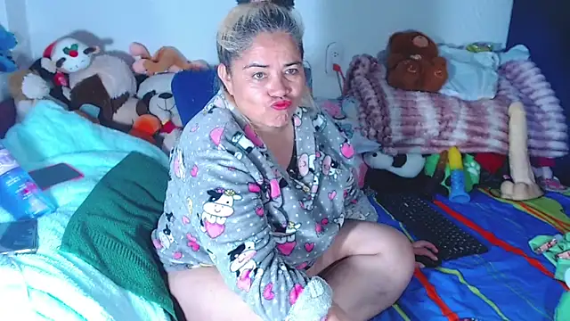 Snapshot of estrellita_fugaz16x chatting on June 2026 04:33:02 AM estrellita fugaz16x online show from June 2026 04:33:02 AM