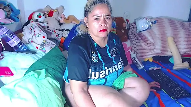 Snapshot of estrellita_fugaz16x chatting on June 2026 03:44:02 AM estrellita fugaz16x online show from June 2026 03:44:02 AM