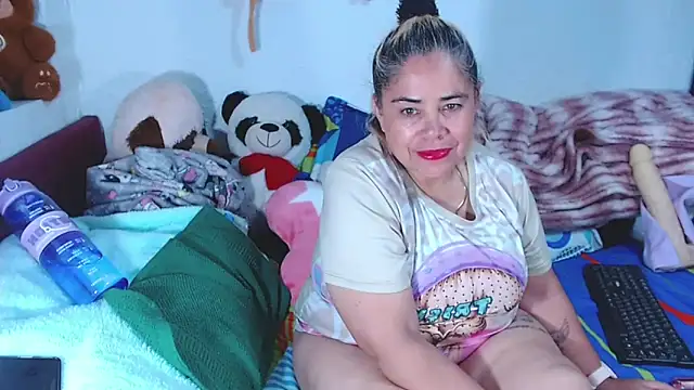 Snapshot of estrellita_fugaz16x chatting on June 2026 05:35:02 AM estrellita fugaz16x online show from June 2026 05:35:02 AM