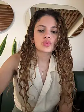 Snapshot of alana15 chatting on December 2024 09:35:01 PM alana15 online show from December 2024 09:35:01 PM