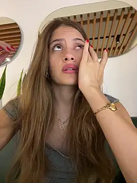 Snapshot of alana15 chatting on December 2024 09:30:01 PM alana15 online show from December 2024 09:30:01 PM