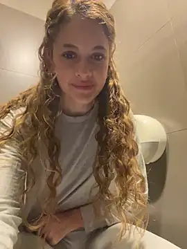 Snapshot of alana15 chatting on January 2025 12:35:01 PM alana15 online show from January 2025 12:35:01 PM