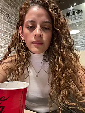 Snapshot of alana15 chatting on February 2025 09:36:01 PM alana15 online show from February 2025 09:36:01 PM