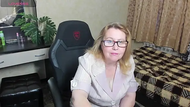 Frau Marta online show from December 2024 01:22:02 PM