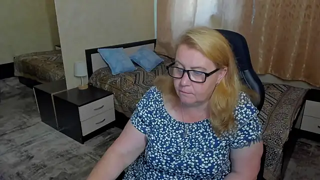 Frau Marta online show from June 2026 01:03:01 PM