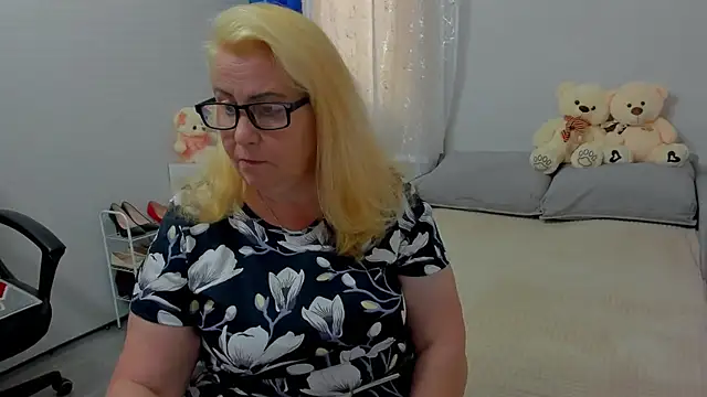 Frau Marta online show from July 2026 10:36:01 AM